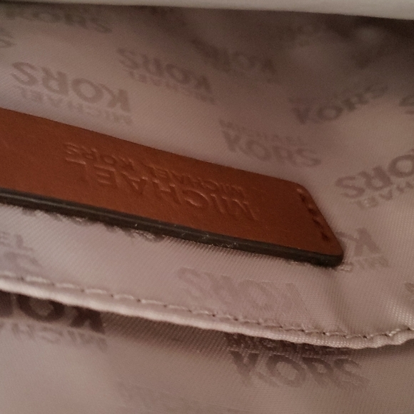 Michael Kors handbag. NWT. 15"w x 11 3/4" has handles and shoulder strap.$120 - Picture 3 of 5